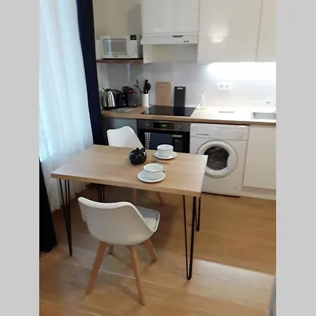 Apartment Cosy Idealement Situe Et Bien Equipe *