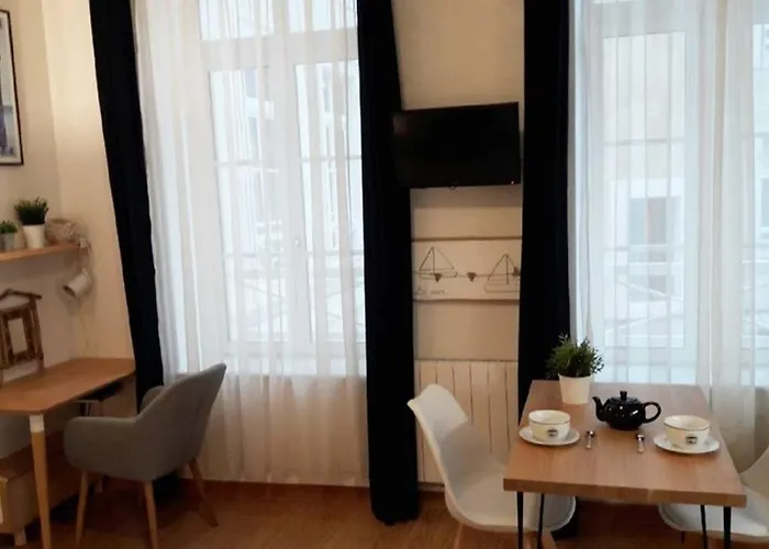 شقة Cosy Idealement Situe Et Bien Equipe بولون-سور-مير
